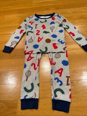 Carters boy 2 piece sleep set size 5t/5 .